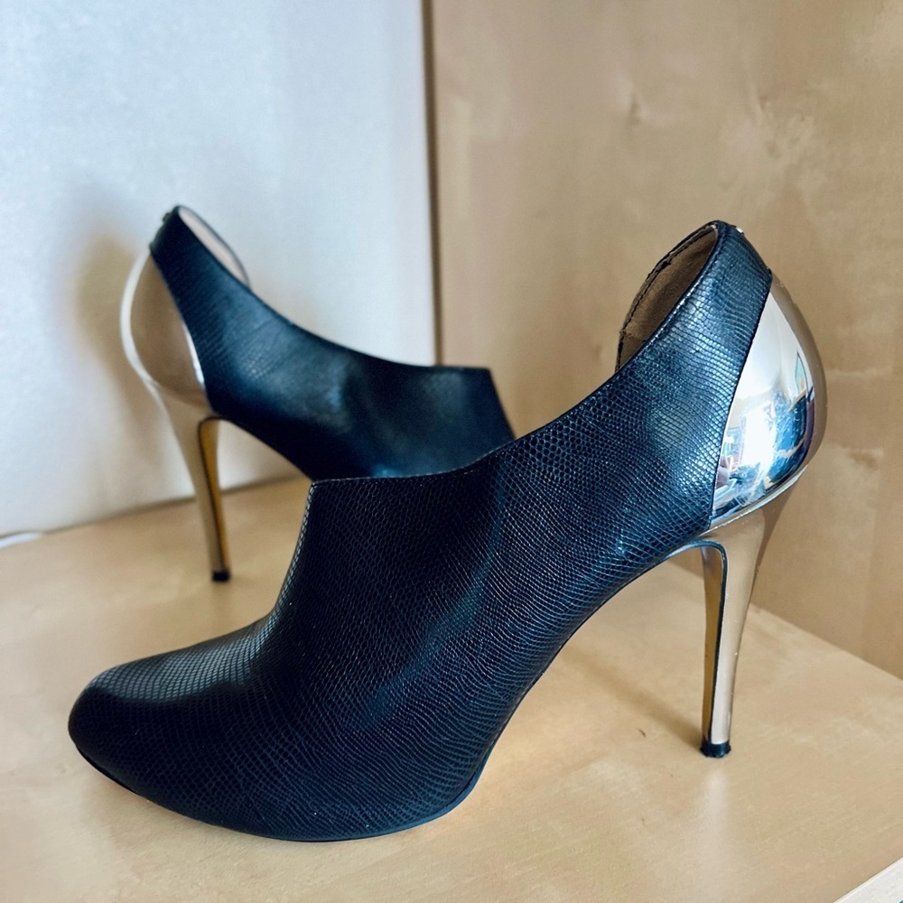 Ted Baker London Black Stilettos with Metallic Heels Gold size 40 (US 9/9.5) - Picture 9 of 10
